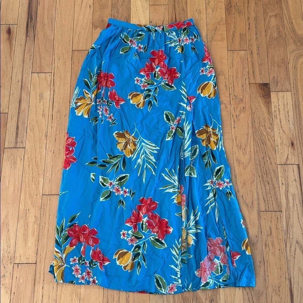 Patrons of Peace | Blue Floral Maxi Skirt |
Slit | Flowy | Vacation | size M